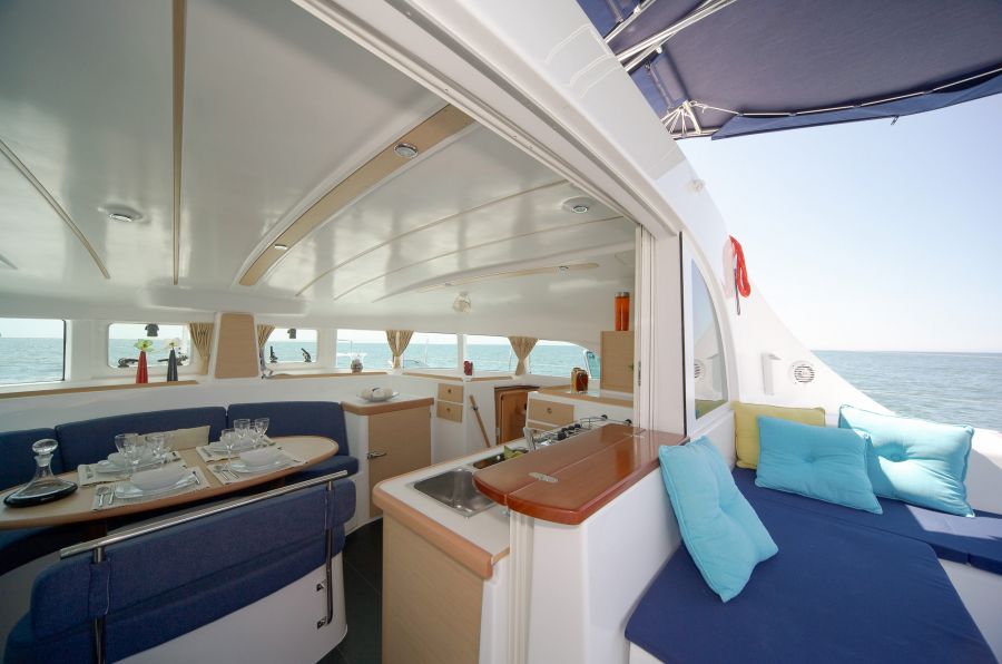 Tárgyalás a Balaton közepén – felejtsd el a közös golfozást és az üzleti vacsorákat - STYLELIFE - Stylebusiness - balaton, hajó, megbeszélés, üzlet, üzleti megbeszélés, yacht, yachtexpress,