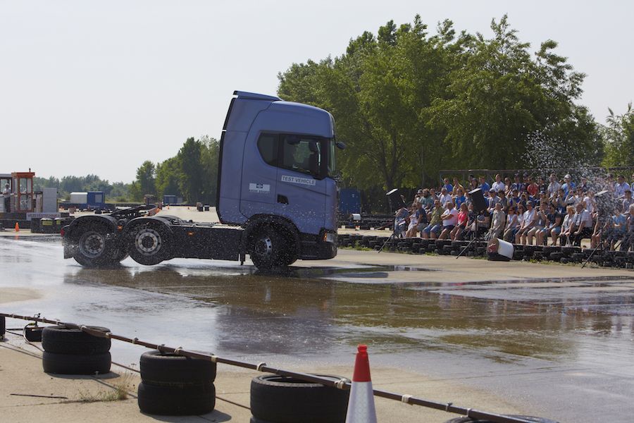 Okoskamionok, egyenesen a jövőből! - STYLENEWS - Rendezvények - bemutató, kamion, knorr-bremse, közlekedés, okoskamion, önvezető kamion, sajtóesemény, 