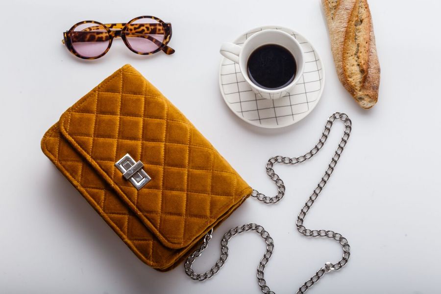 Robbanó színek és metálos csillogás: a nyári outfit tökéletes kiegészítője - DIVAT&STÍLUS - Hírek  - studiojuliannie, táskák, 