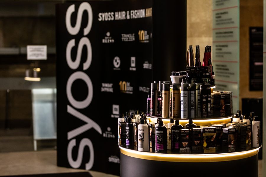 Fiatal divattervezők és fodrászok versenyeztek az első Syoss Fashion&Hair Awardon - STYLENEWS - Aktuális - divat, divattervezők, fodrász, mihalik enikő, syoss, 