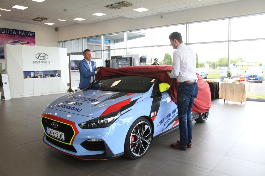 Bárki kipróbálhatja mostantól Nagy Dániel versenyautóját - STYLENEWS - Aktuális - autó, hyundai, hyundai hatvan, nagy dani, 