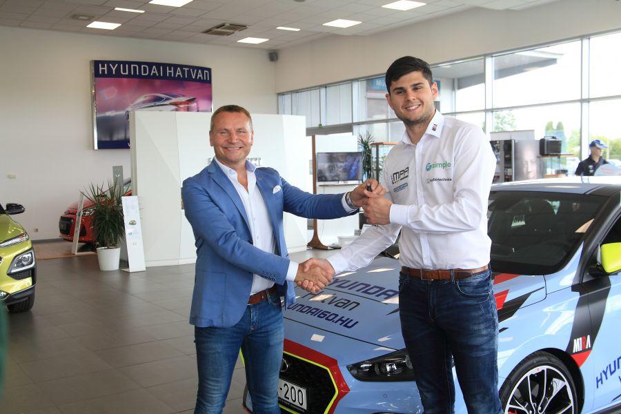 Bárki kipróbálhatja mostantól Nagy Dániel versenyautóját - STYLENEWS - Aktuális - autó, hyundai, hyundai hatvan, nagy dani, 