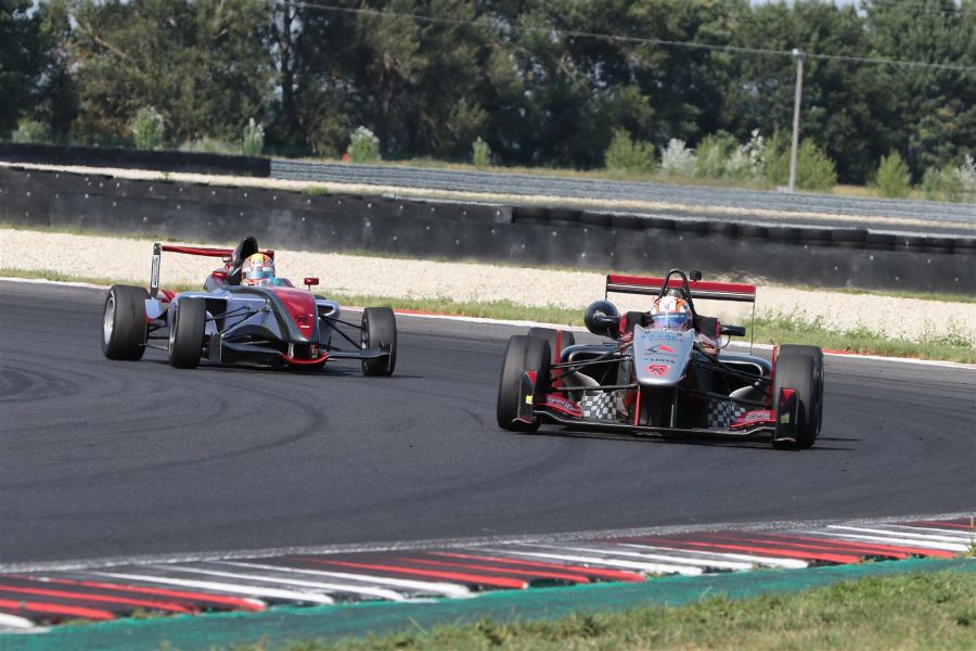 Teszt a lelke mindennek! - STYLENEWS - Aktuális - formula renault, gender racing, grt, 