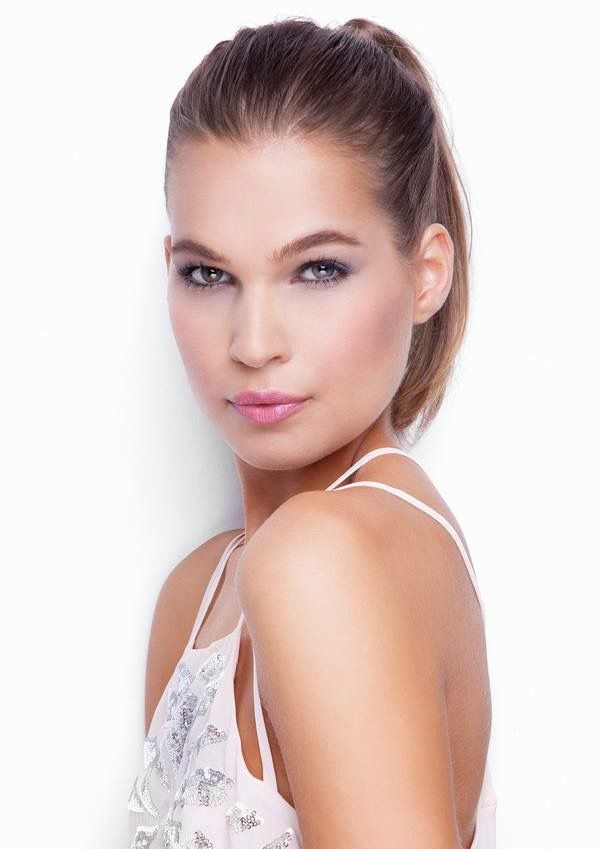 'A modellkedés nagyon jól megalapozta az életrevalóságomat és a munkához való hozzáállásomat' - Interjú Tóth Kinga Zoéval - STYLENEWS - Interjúk - glamour marketing, interjú, tóth kinga zoé, 