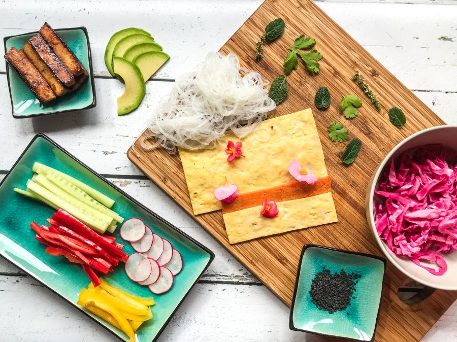 Színes nyári tekercsek tofuval, Ötfűszeres kacsával, mogyoró- és szójaszósszal - STYLELIFE - Gasztronómia - ázsiai ételek, ázsiai receptek, gasztronómia, 