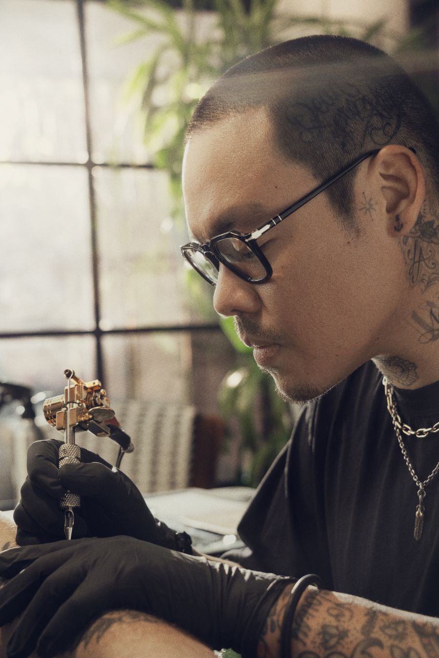 A belső szenvedélyről szól a Persol új kollekciója - DIVAT&STÍLUS - Hírek  - dimitri coste, dr. woo, luxottica, persol, soko, 