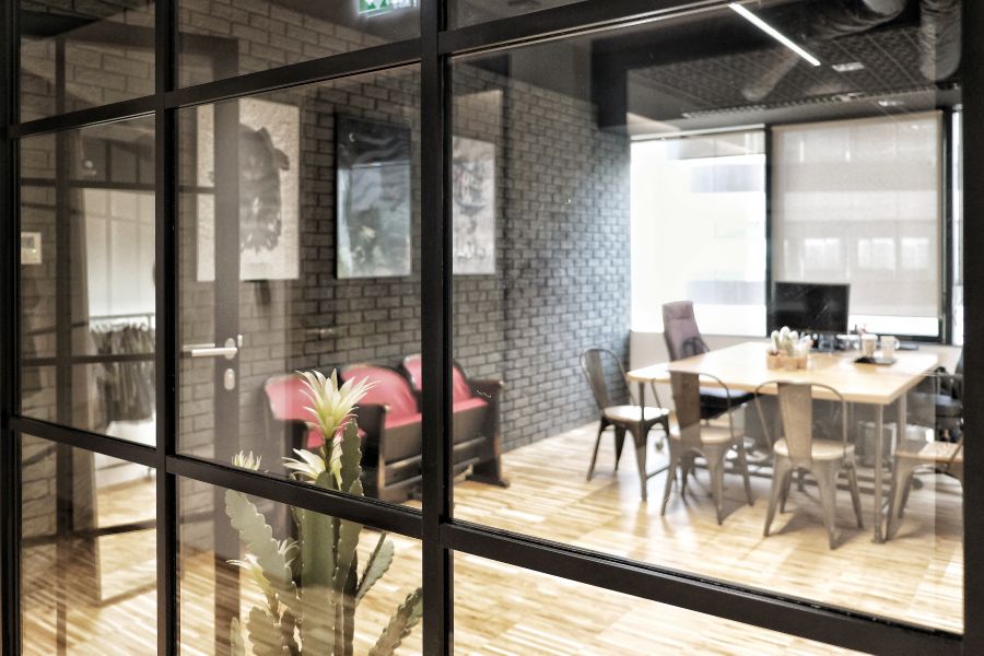 Az ANSWEAR hatalmasat lép a Sneakerstudio és a PRM márkák felvásárlásával - DIVAT&STÍLUS - Hírek  - answear, stílus, 